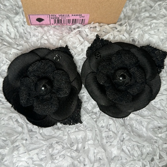 Chanel camellia pin brooch - Picture 5 of 5